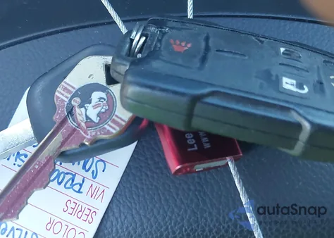 2015 Chevrolet Silverado 1500 1Lt из США, поврежденный, VIN 3GCUKREC1FG359722